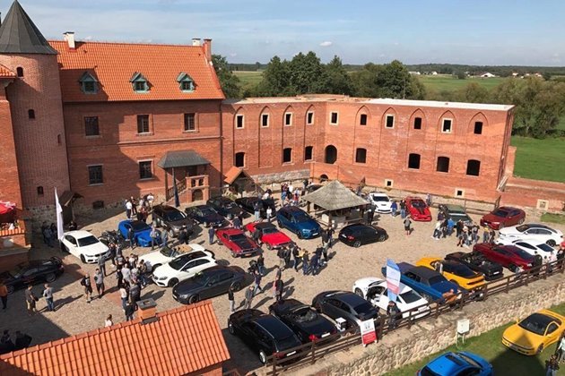 II Podlaskie Auto Cafe. Mury zamku w Tykocinie znów wypełniły się po brzegi [ZDJĘCIA]