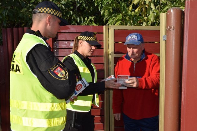 Piec to nie śmietnik. Przypominają o tym strażnicy miejscy