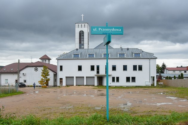 Wierni muszą poczekać na parking. Miasto nadal szuka jego wykonawcy