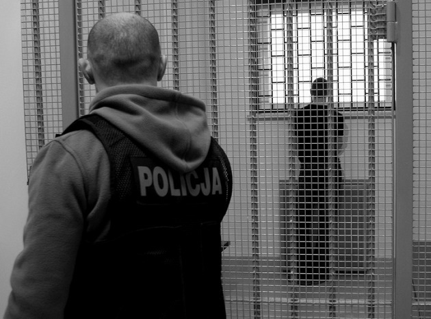 Białostocka policja zatrzymała w 2 dni 8 osób. Za jedną z nich wydano list gończy