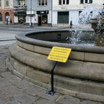 Nowe znaki ostrzegawcze. Przy miejskich fontannach stanęły tabliczki