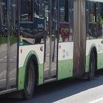 Zderzenie osobówki i autobusu BKM - są utrudnienia