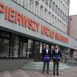 "Władza idzie w złym kierunku" - grzmi Nowoczesna. Spotkanie przerwał Krzysztof Kononowicz