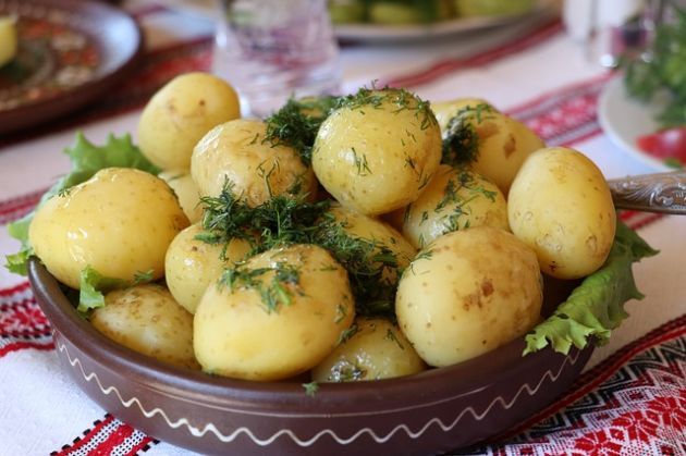 Lubimy ziemniaki. To w gruncie rzeczy zdrowe i niskokaloryczne warzywa