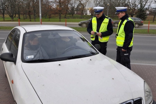 Źle ustawione światła grożą odebraniem dowodu. Rusza ogólnopolska akcja policji