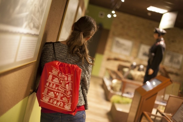 Nowa seria pamiątek w Muzeum Wojska. Powstały koszulki, filcowe torby i zabawki