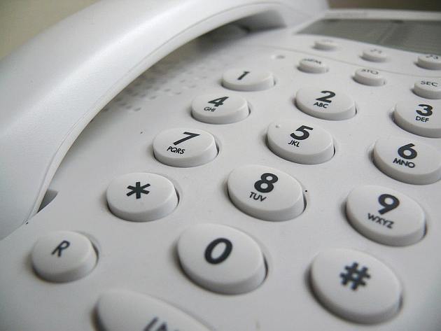 Telefoniczni oszuści znów atakują. Starsza kobieta przekazała im 40 tys. zł