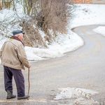 Seniorzy z długiem i brakiem oszczędności