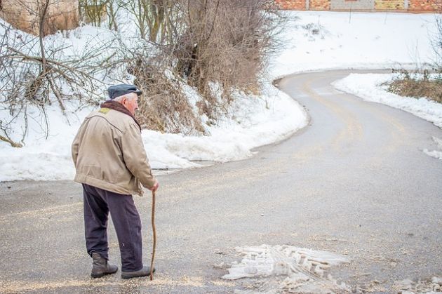 Seniorzy z długiem i brakiem oszczędności