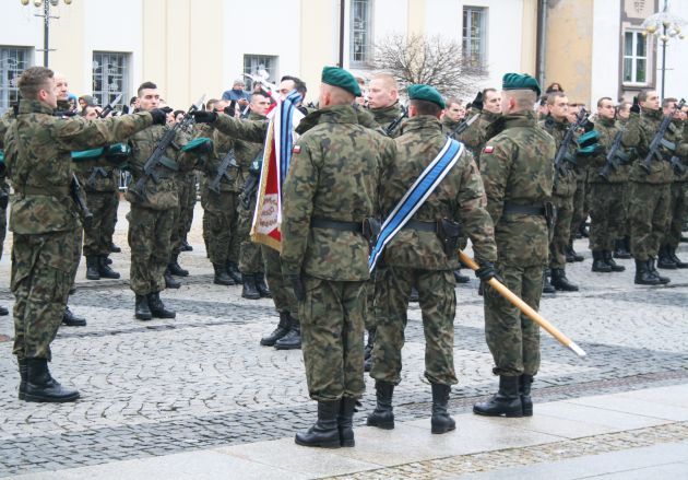 Przysięga wojskowa w Białymstoku. Były przemówienia i odznaczenia