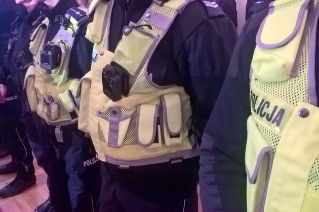 Kamery na mundurach podlaskich policjantów. Na razie tylko pilotażowo