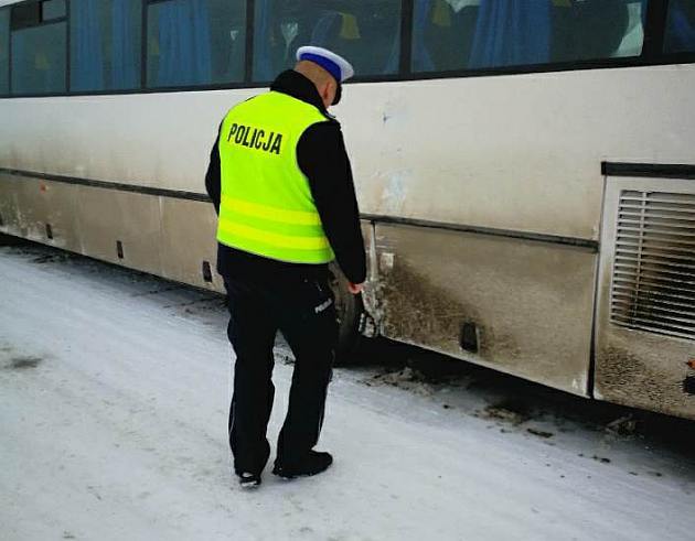 Troje dzieci w szpitalu. Cysterna uderzyła w autobus