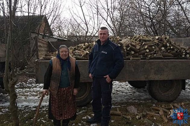 Drewno na opał - w Podlaskiem wciąż są osoby, które marzą tylko o takich rzeczach