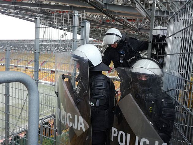 Policjanci na stadionie miejskim. Co tam robili?