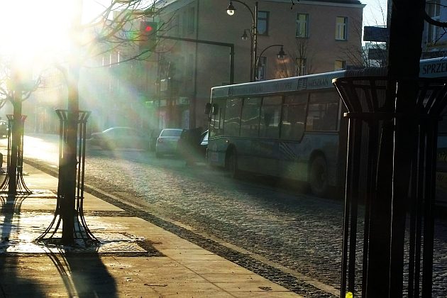 Kolizyjny początek tygodnia. W centrum stłuczka z udziałem autobusu