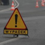 Auto dachowało i wpadło do rowu. 2 osoby są ranne