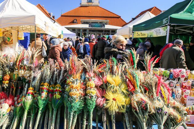 "Palmy schodzą najlepiej". Wielkanocny Jarmark na Rynku Kościuszki [ZDJĘCIA]