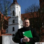 Udostępniał memy i zdjęcia. Według radnego obrażał uczucia religijne