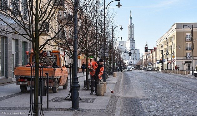 Sprzątają miasto, wkrótce zaczną sadzić kwiaty