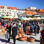 Rozpoczyna się wielkanocny jarmark na rynku. Znajdziemy tam niemal wszystko