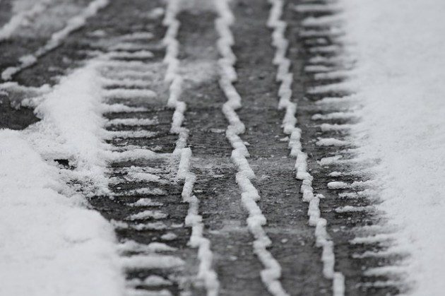 Pogorszenie warunków na drogach. Przez śnieg i wiatr