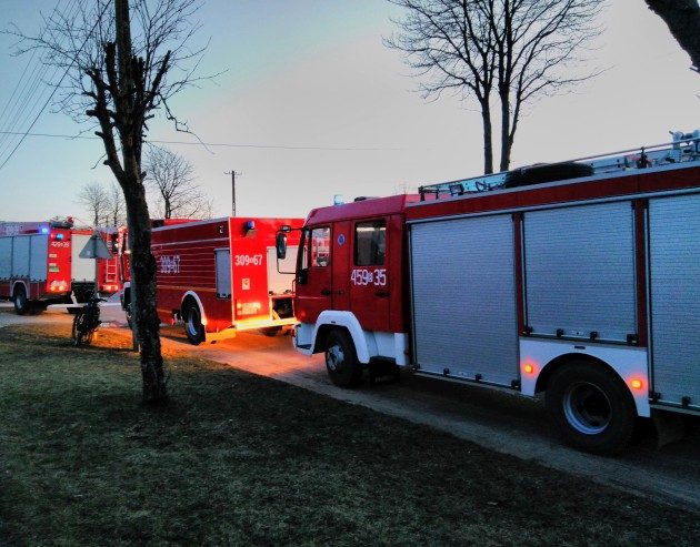 Zapalił się zakład produkcyjny. Strażacy byli na miejscu całą noc