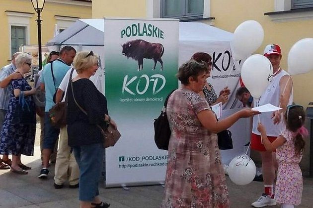 O konstytucji i nie tylko. Akcja edukacyjna KOD-u na Rynku Kościuszki