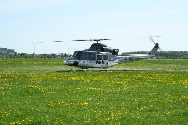 Policja patroluje drogi. Również z powietrza