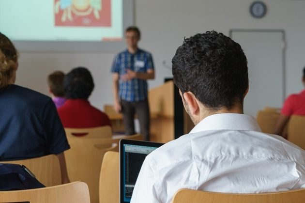 Praca, podatki, wybory, propaganda. Jak to wyglądało w czasach naszych pradziadków?