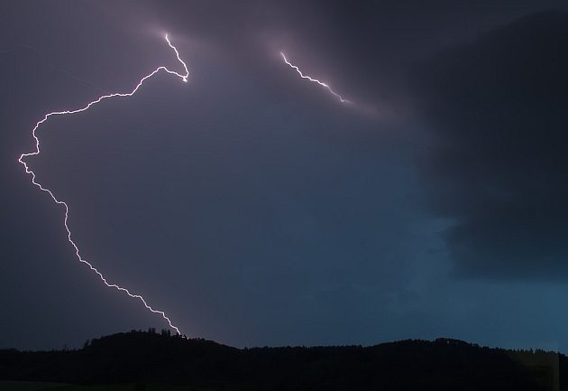 Burze z gradem nad Białymstokiem. IMGW ostrzega