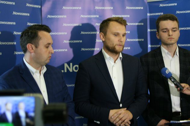 Radny Plus. Nowoczesna rzuca światło na beneficjentów "dobrej zmiany"