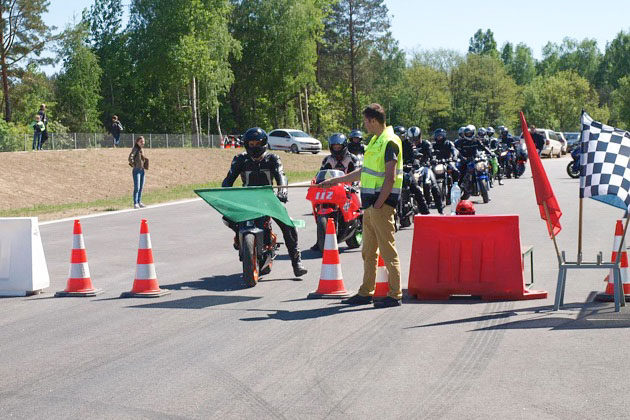 Motocyklowy Dzień na Torze Wschodzący Białystok