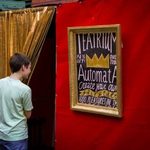Budka na rynku, spektakl uliczny i poprawiny. Weekend z DSW [WIDEO]