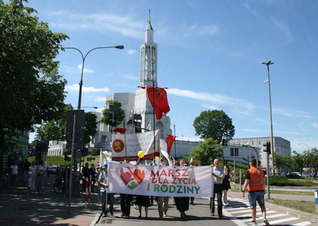 "Od stuleci każdy Polak chroni dzieci!" – Marsz Dla Życia i Rodziny [ZDJĘCIA]