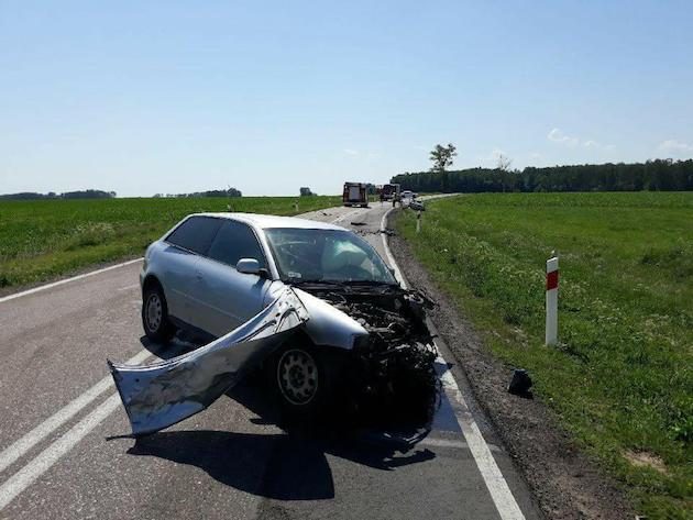 Zderzyły się dwie osobówki. Droga jest zablokowana