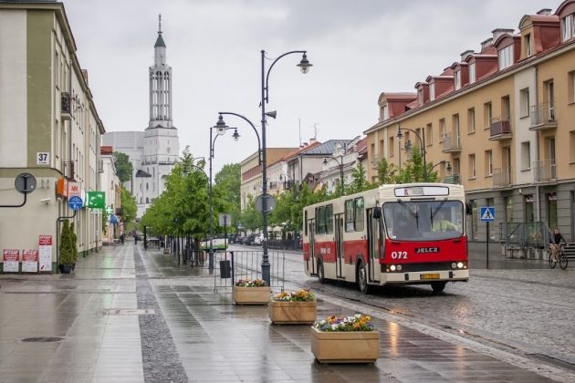 Wycieczki po mieście zabytkowym autobusem Jelcz