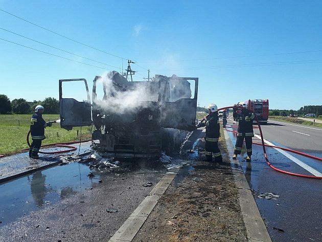 Tir w ogniu. Zapalił się na krajowej "ósemce"