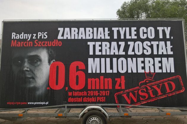 Kolejny konwój wstydu. Teraz z białostockim radnym PiS