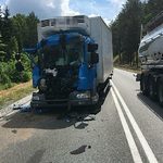 Kolizja na krajowej "ósemce". Zderzyły się trzy ciężarówki
