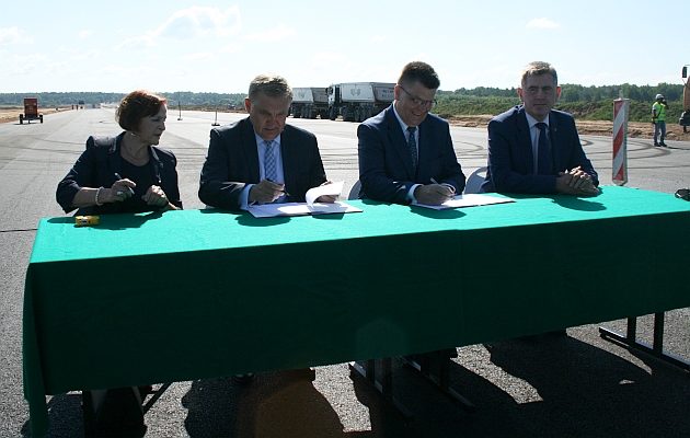 Wszystko dobre, co się dobrze kończy. Pieniądze na lotnisko ostatecznie przekazane