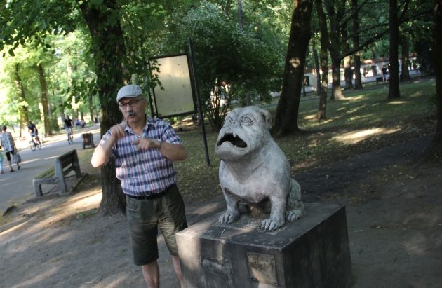 Śledzikowanie i język migowy. Powstał niezwykły spektakl inspirowany Białymstokiem