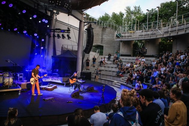 Deszcz nie spadł, amfiteatr Opery wypełnił się ludźmi. To czas Halfway Festival [ZDJĘCIA]