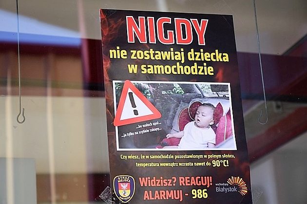 Nie zostawiaj dziecka w aucie. Upał może doprowadzić do tragedii