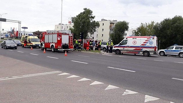 Ul. Andersa. Zderzenie busa z osobówką. Są ranne dzieci