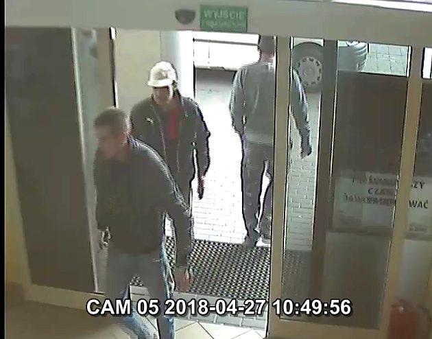 Przywłaszczyli BMW ze stacji paliw. Rozpoznajesz ich?