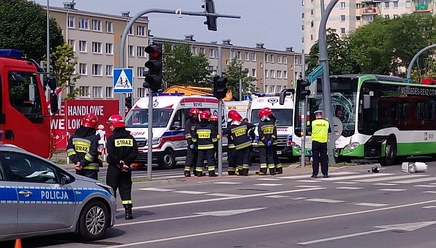 "20" BKM uderzyła w słup oświetleniowy. Policja szuka świadków wypadku