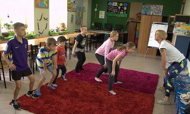 Wakacje w świetlicach. Zajęcia rzeźbiarskie, zumba i wiele innych