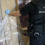 Tysiące paczek "lewych" papierosów... A miała być przyprawa do mięsa