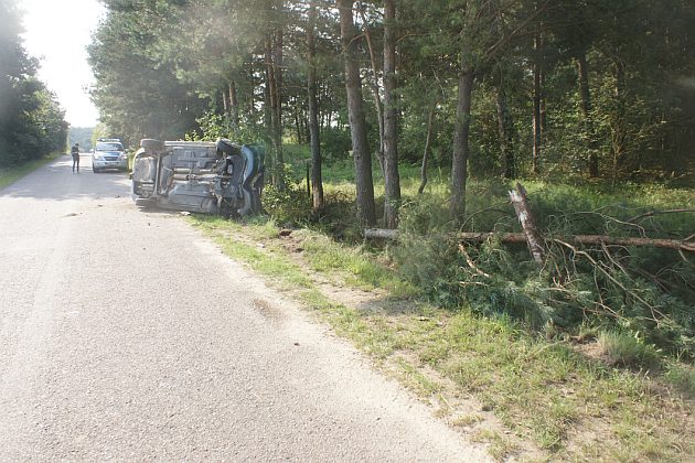 Ukradł auto, a po szalonym rajdzie dachował. Został zatrzymany