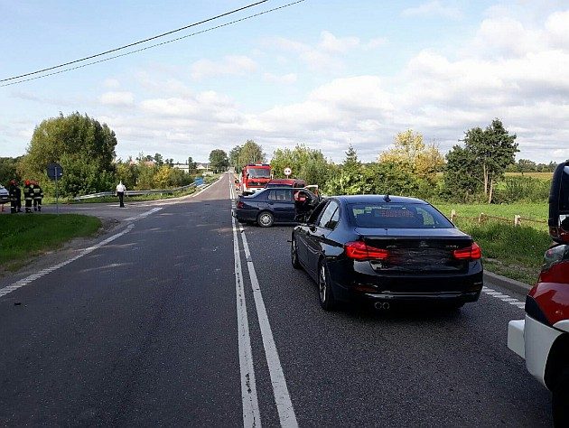 Zderzenie osobówek. Dwie osoby trafiły do szpitala